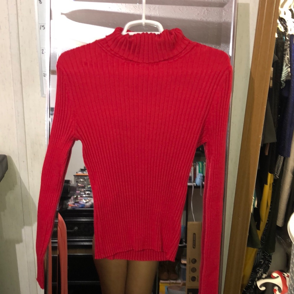 Red ribbed stretch turtleneck